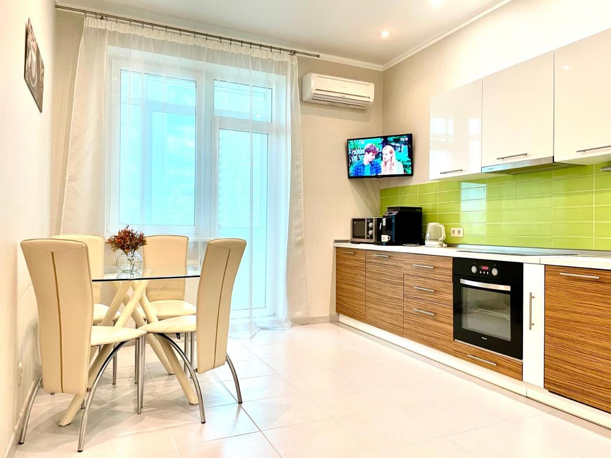 Navit Luxury Apartments With Breakfast Near The Railway Station, The City Center And The Park Kiev Ngoại thất bức ảnh