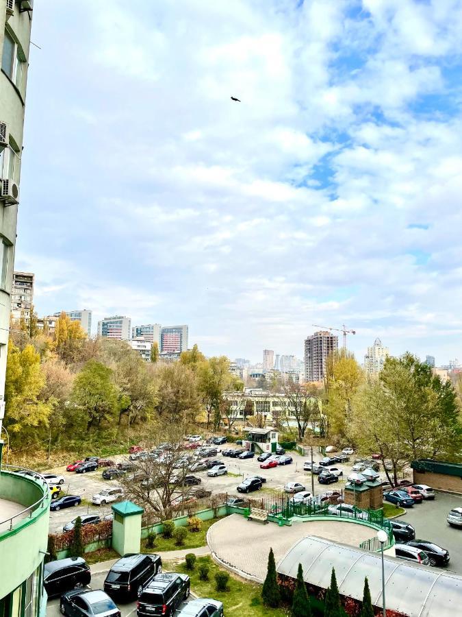Navit Luxury Apartments With Breakfast Near The Railway Station, The City Center And The Park Kiev Ngoại thất bức ảnh