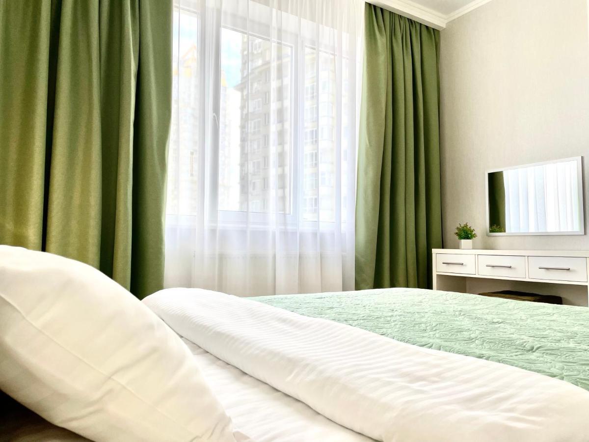 Navit Luxury Apartments With Breakfast Near The Railway Station, The City Center And The Park Kiev Ngoại thất bức ảnh