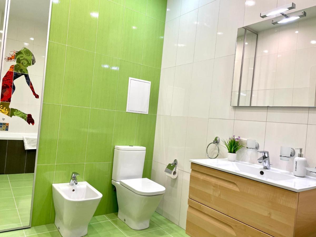 Navit Luxury Apartments With Breakfast Near The Railway Station, The City Center And The Park Kiev Ngoại thất bức ảnh