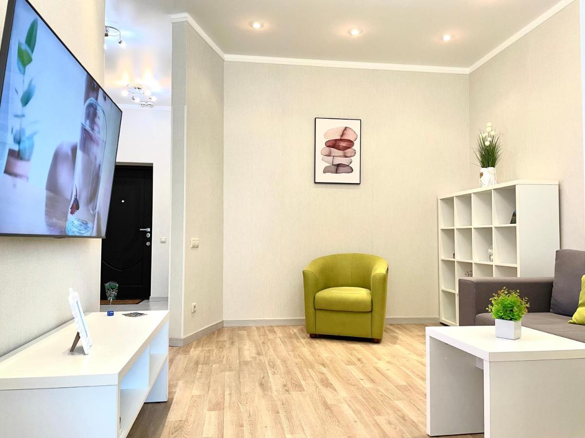 Navit Luxury Apartments With Breakfast Near The Railway Station, The City Center And The Park Kiev Ngoại thất bức ảnh