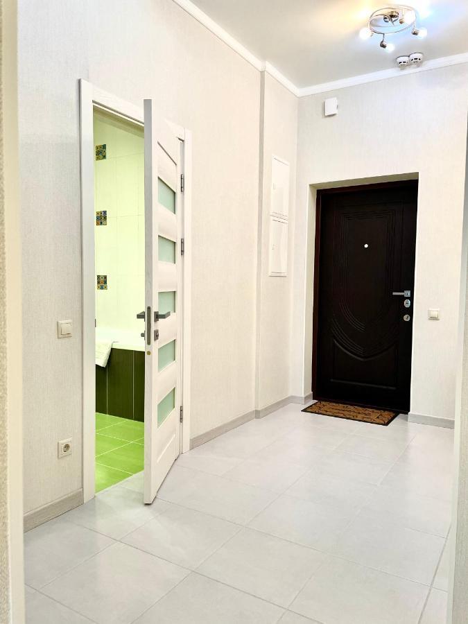 Navit Luxury Apartments With Breakfast Near The Railway Station, The City Center And The Park Kiev Ngoại thất bức ảnh