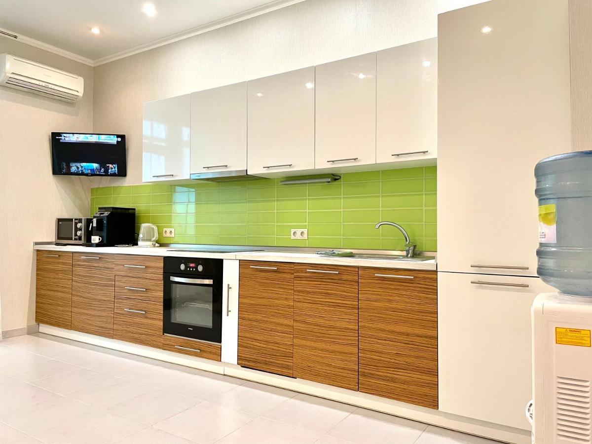 Navit Luxury Apartments With Breakfast Near The Railway Station, The City Center And The Park Kiev Ngoại thất bức ảnh
