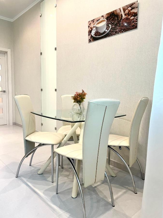 Navit Luxury Apartments With Breakfast Near The Railway Station, The City Center And The Park Kiev Ngoại thất bức ảnh