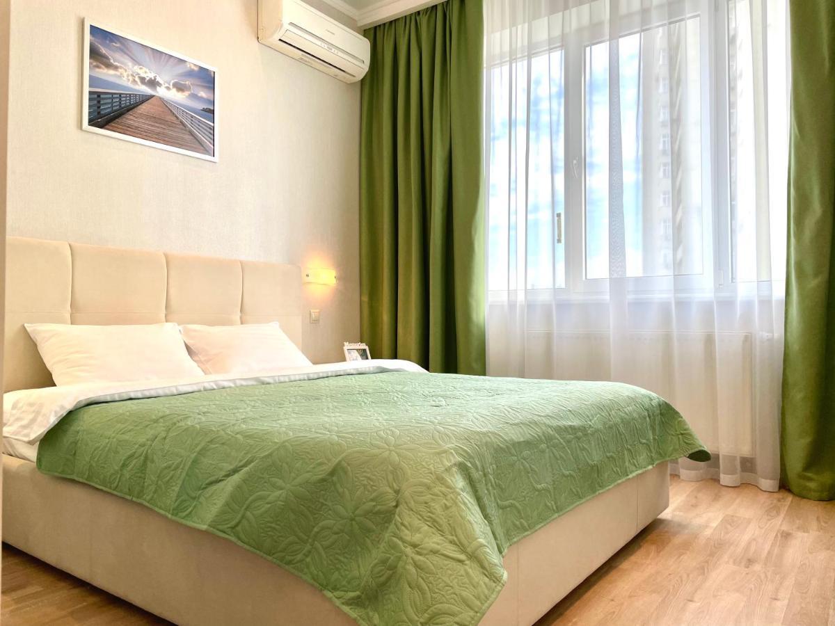 Navit Luxury Apartments With Breakfast Near The Railway Station, The City Center And The Park Kiev Ngoại thất bức ảnh