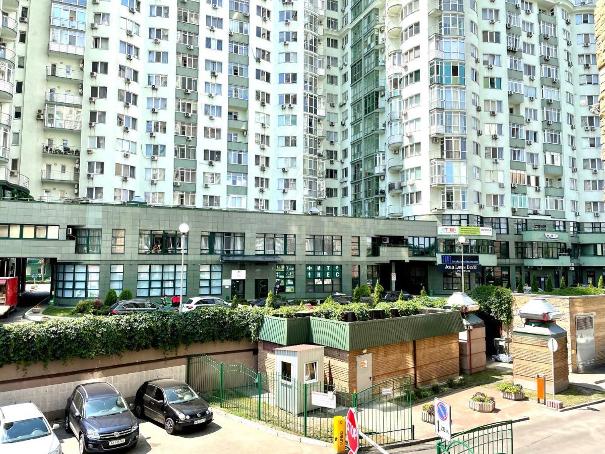 Navit Luxury Apartments With Breakfast Near The Railway Station, The City Center And The Park Kiev Ngoại thất bức ảnh